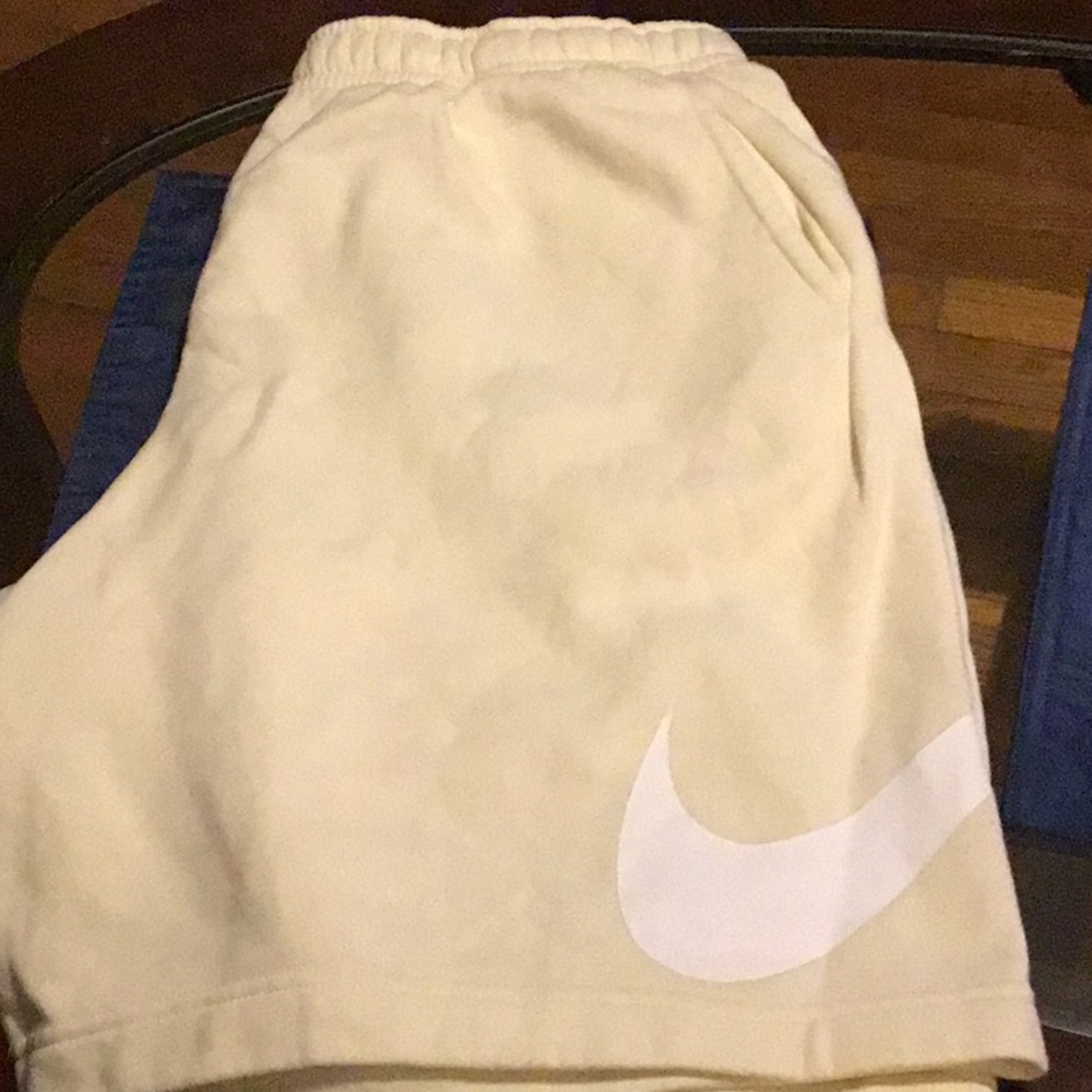 Nike Sportswear Club shorts